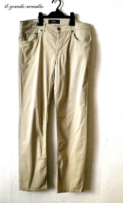 Beżowe spodnie materiałowe Chinosy  BRAX