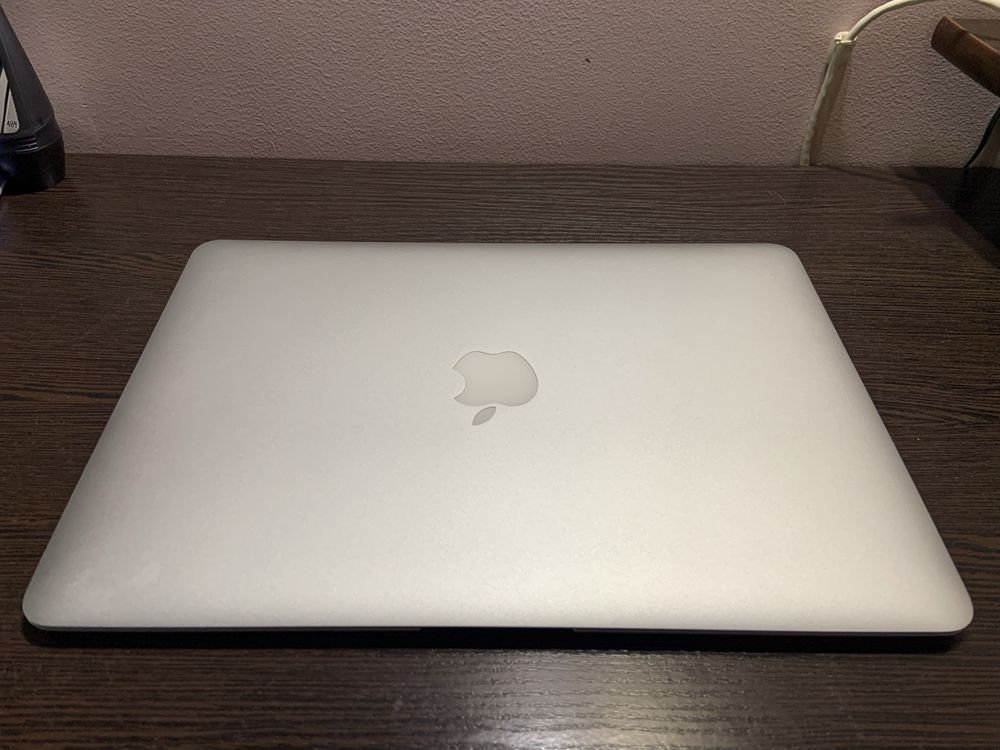 Продам MacBook Air 13 2017