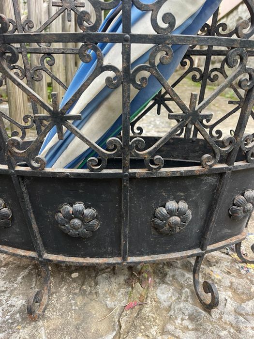 Suporte guarda chuvas em ferro fundido