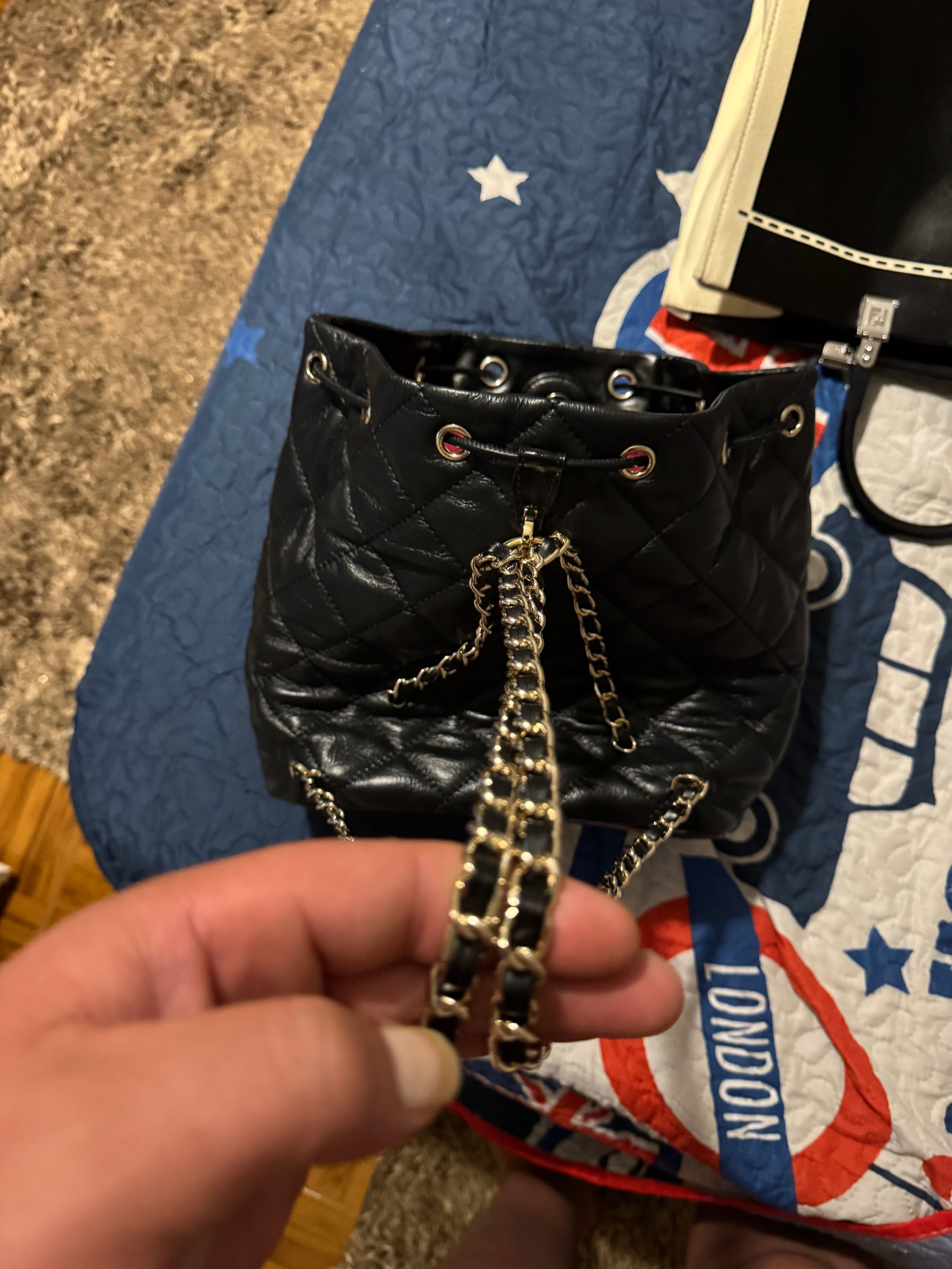 Mochila CHANEL original  como nova usadas 3 vezes