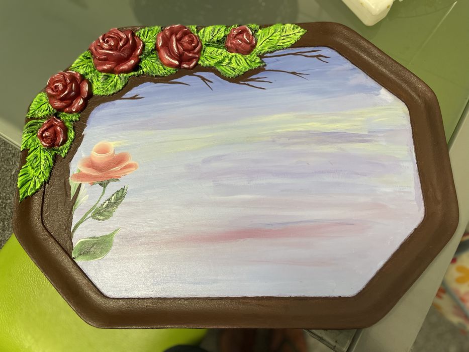 Tabuleiro pintado à mão