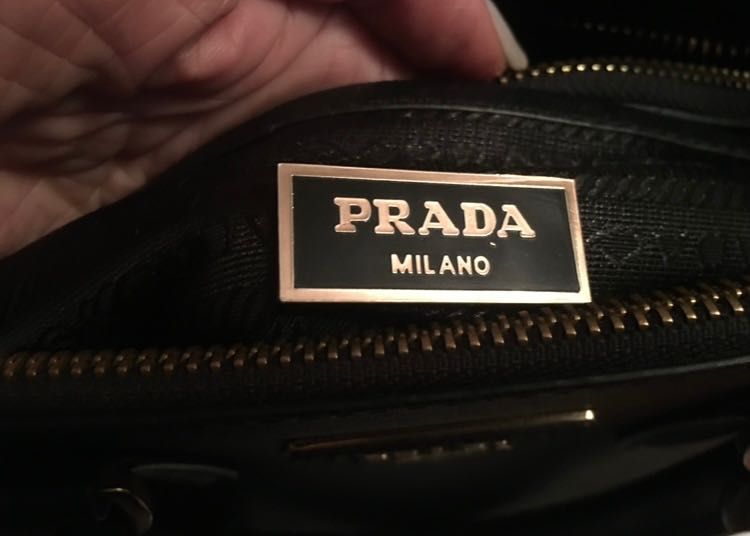 Torebka kuferek skóra safiano Prada