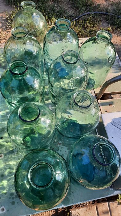 Продам       банки  10л