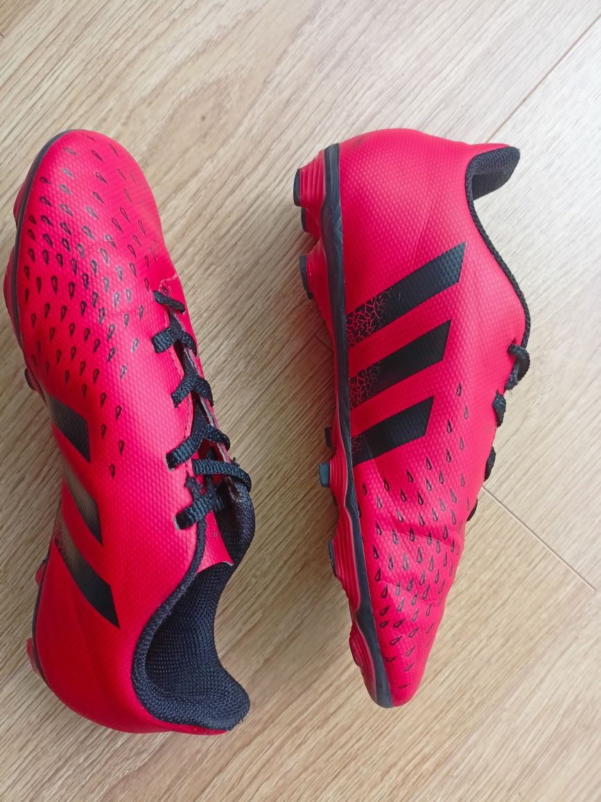 Korki buty + ochraniacze na piszczele  adidasy ADIDAS Predator FREAK 4