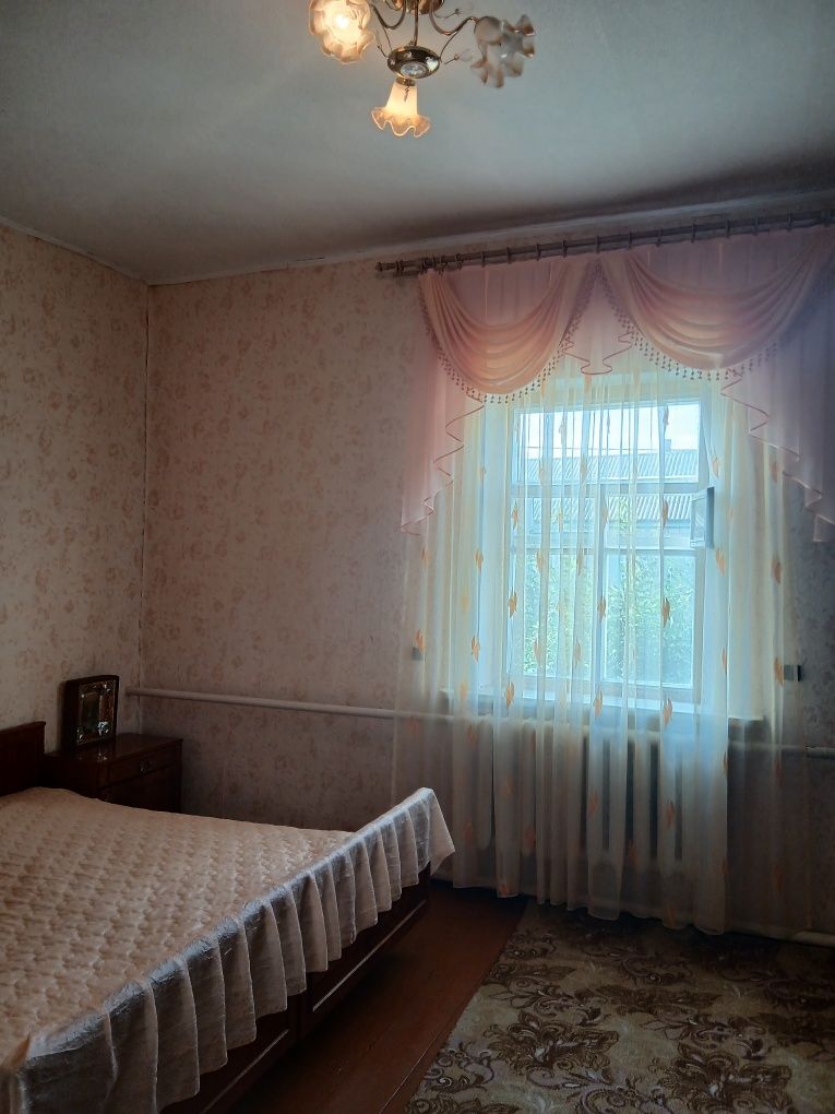 Продається будинок у м. Глухів, площею 89 м² з літньою кухнею
