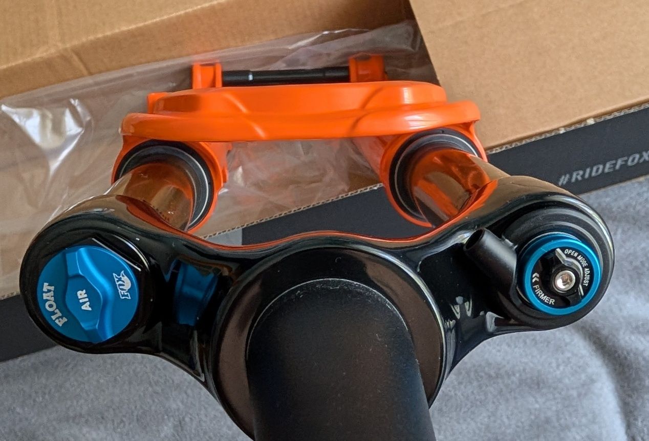 FOX RACING SHOX FACTORY 32 100mm Float SC koło 29″ orange
