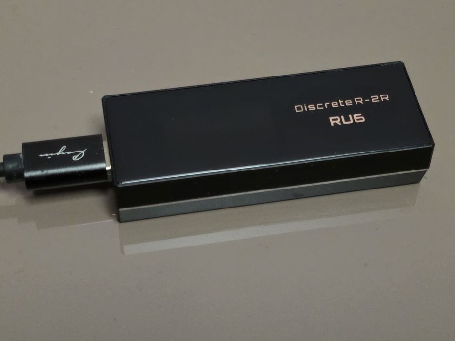 Cayin RU6 DAC + etui