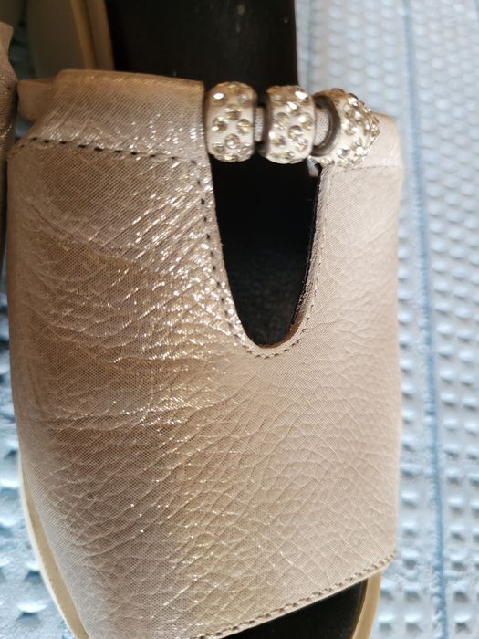 Босоніжки 36р шкіра 23.5см