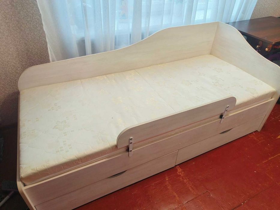 Ліжко односпальне