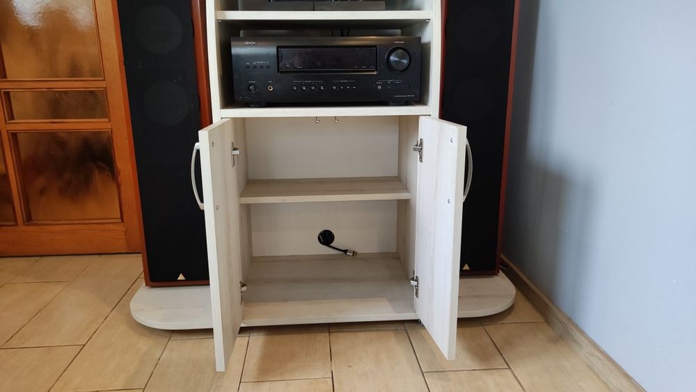 Szafka RTV z półkami na głośniki