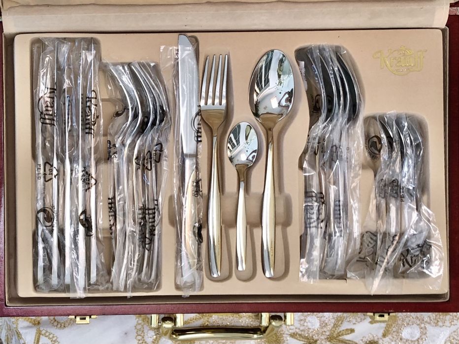 Набір столових приборів Krauff Grace 24 предмети в валізі