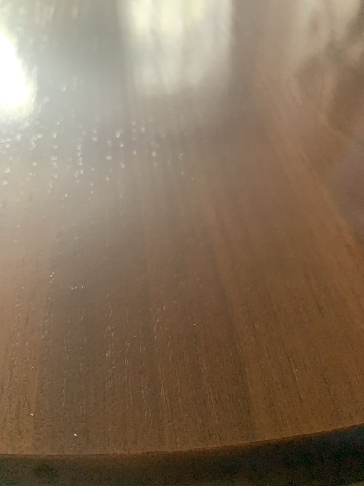 Owalny duzy stolik ciemny