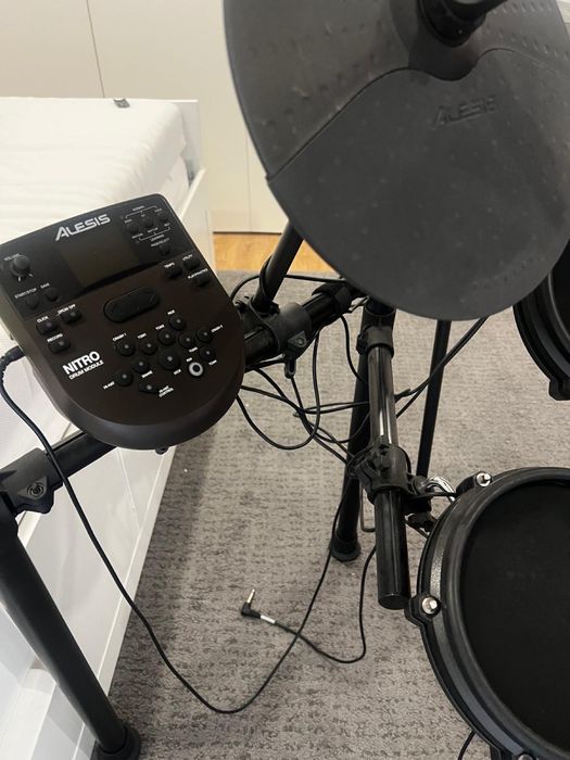 Bateria Alexis Nitro com banco e ascultador