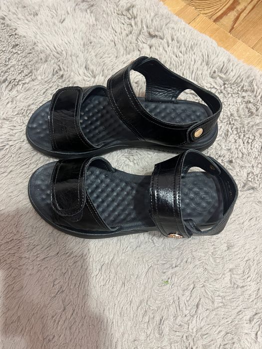 Продам шкіряні жіночі босоніжки 38 розмір