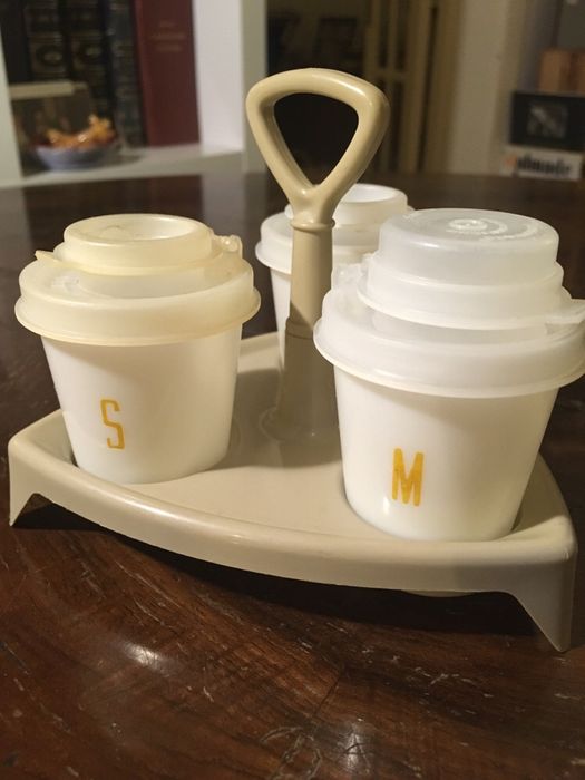 Tupperware Original saleiro / pimenteiro e para mostarda