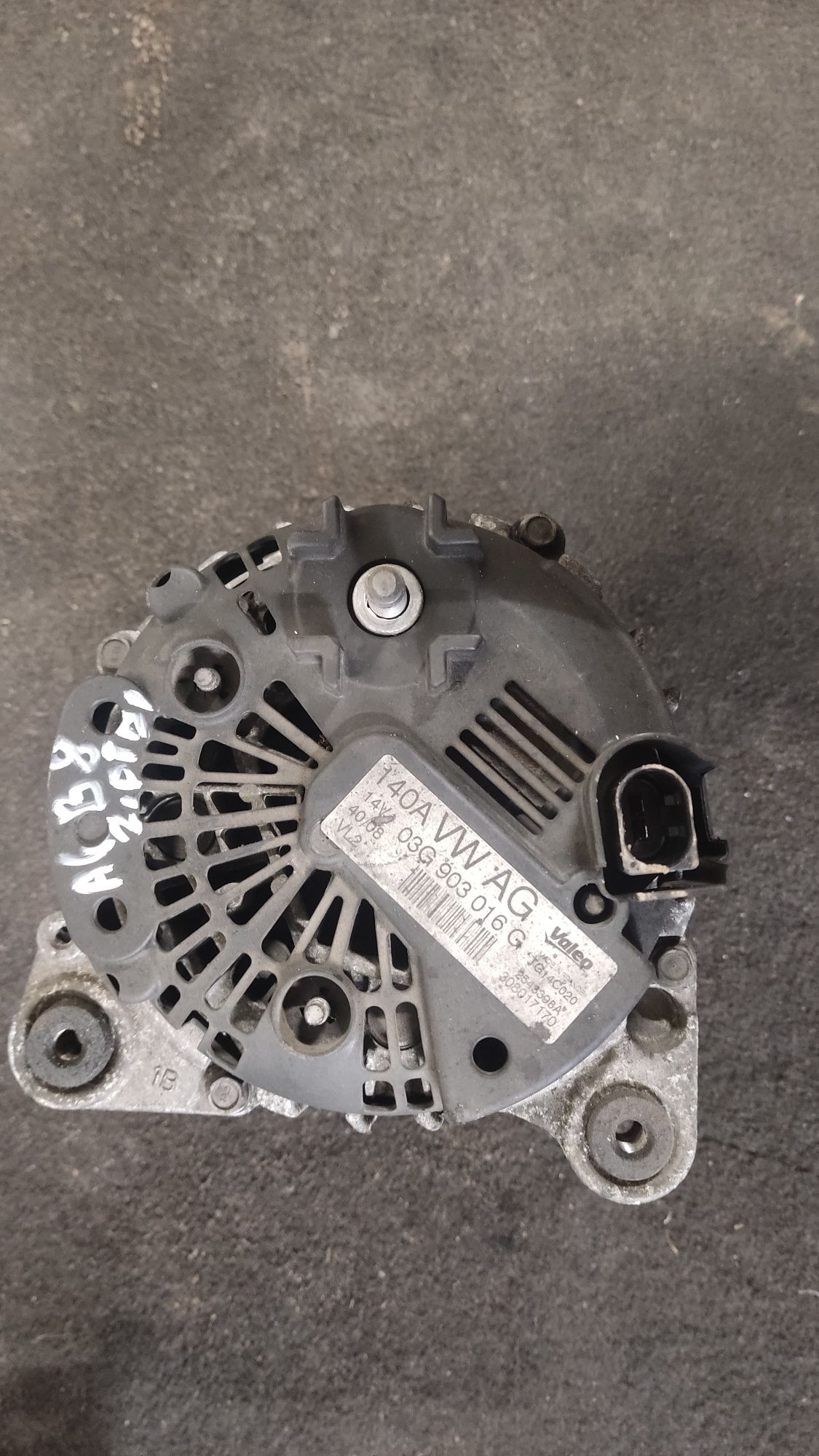 Alternator audi a4 b8 a5 2.0 TDI 140A