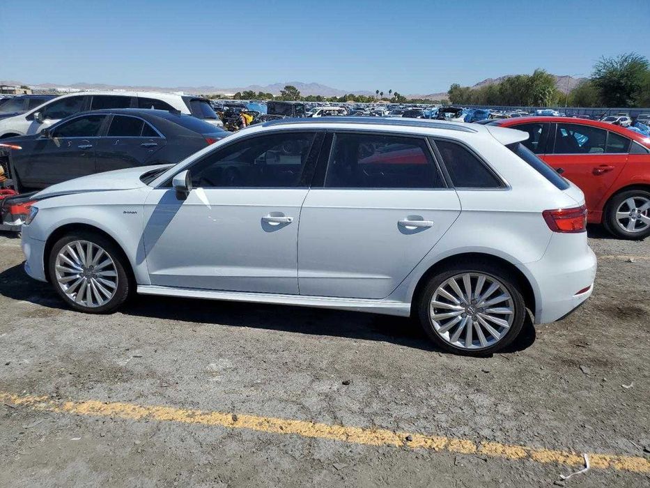 2017 Audi A3 e-tron Premium Plus hybrid в порту