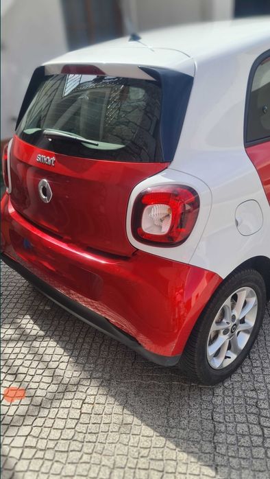 Smart fourfour impecável, económico, fácil condução.