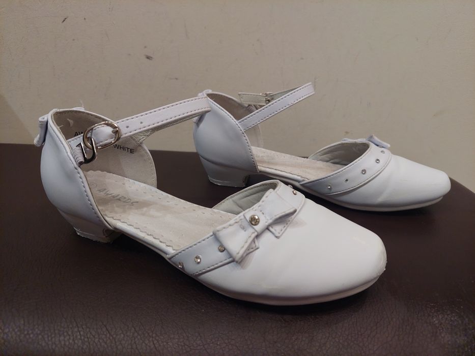Buty białe komunijne