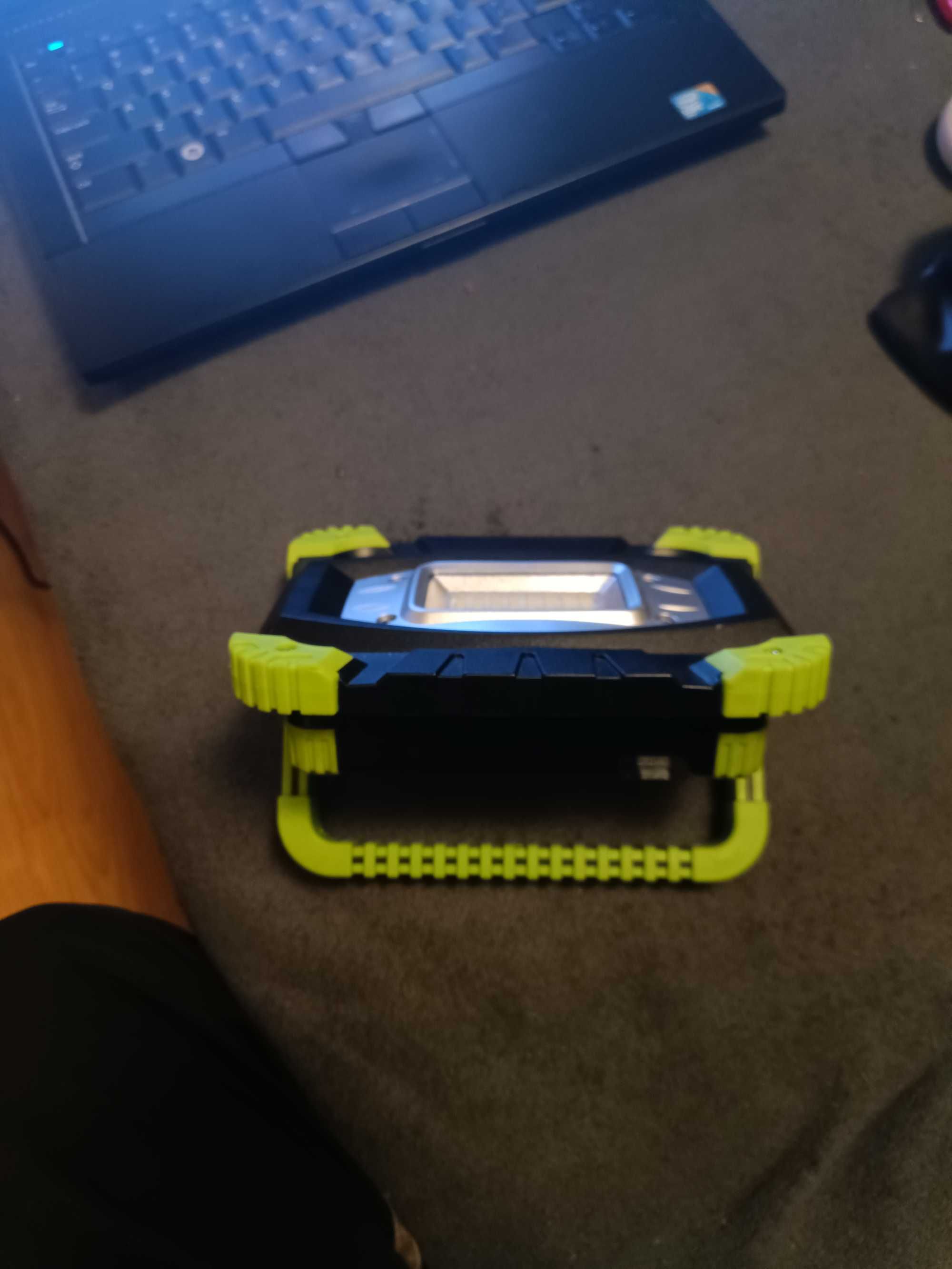 Naświetlacz akumulatorowy LEPRO PR330034 lampa warsztatowa robocza 20W