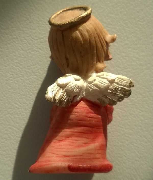 Figurki Aniołków Figurka Aniołek z magiczną różdżką czerwony 5cm