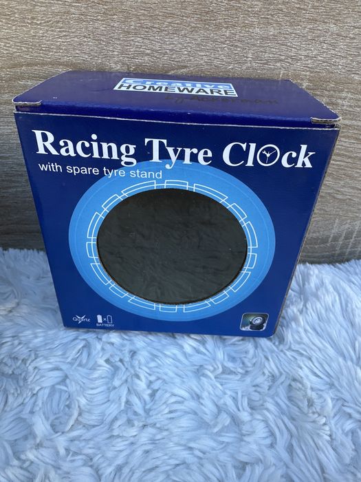 Zegar w kształcie opon