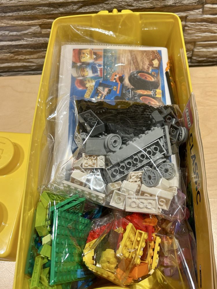 Lego Classic 10696 + City 60242 e 60180