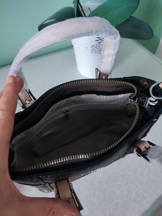 Brązowa torebka na ramię i do ręki Guess