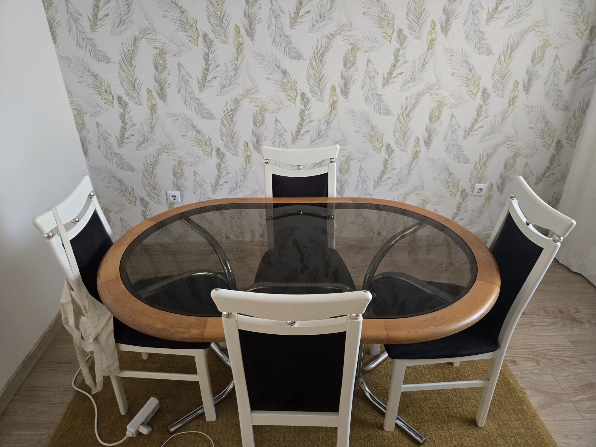Mesa de jantar e 4 cadeiras