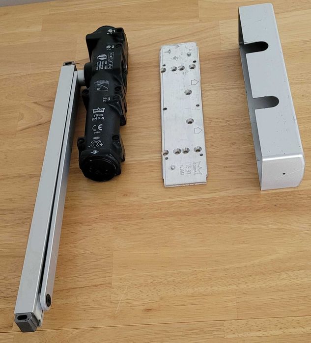 Vendo braço automatico para fechar as portas  ( 18 euros )