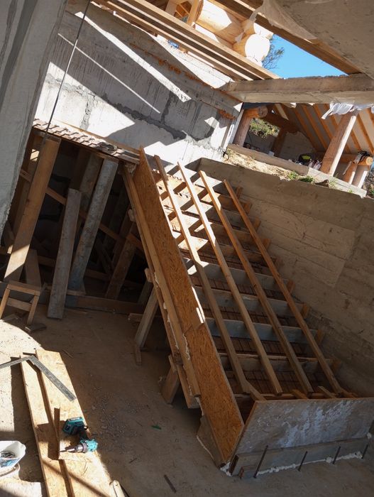 Бетонні та монолітні роботи,демонтаж та земляні роботи