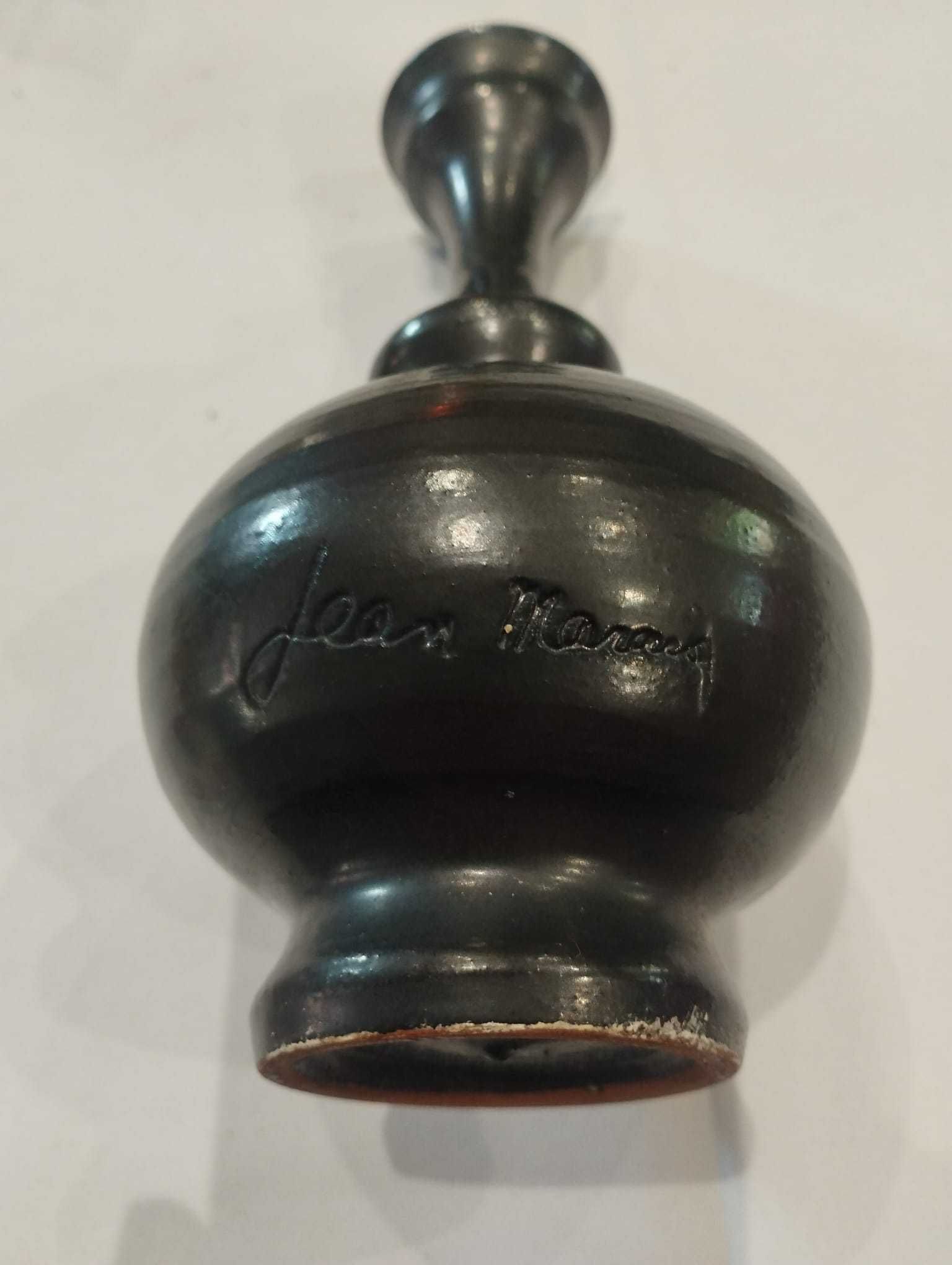 Peça ceramica assinada por Jean Marais
