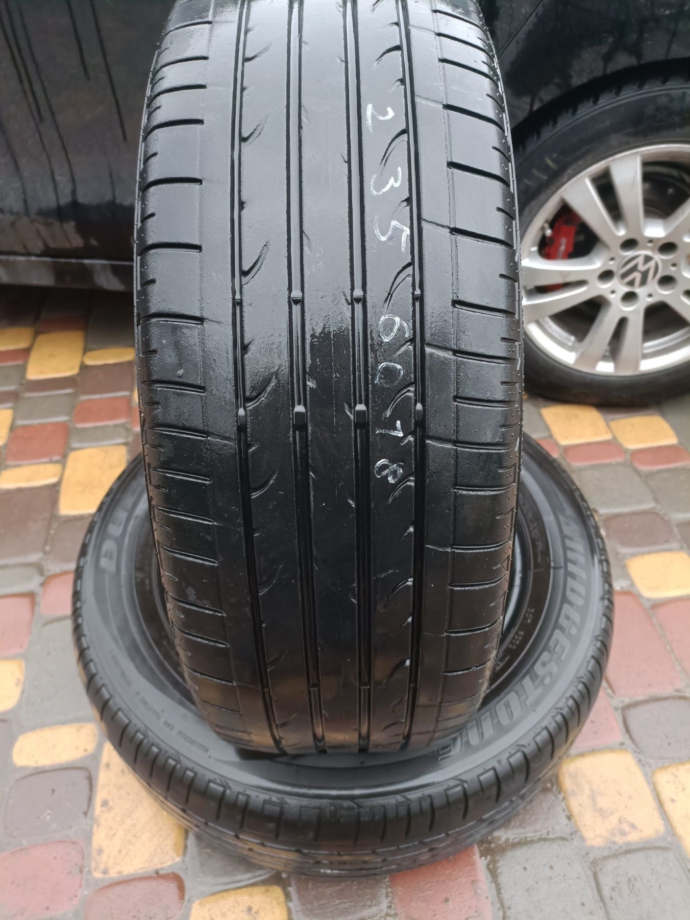 Шини Bridgestone 235/60 R18 резина літня