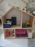 Drewniany domek dla lalek IKEA z mebelkami