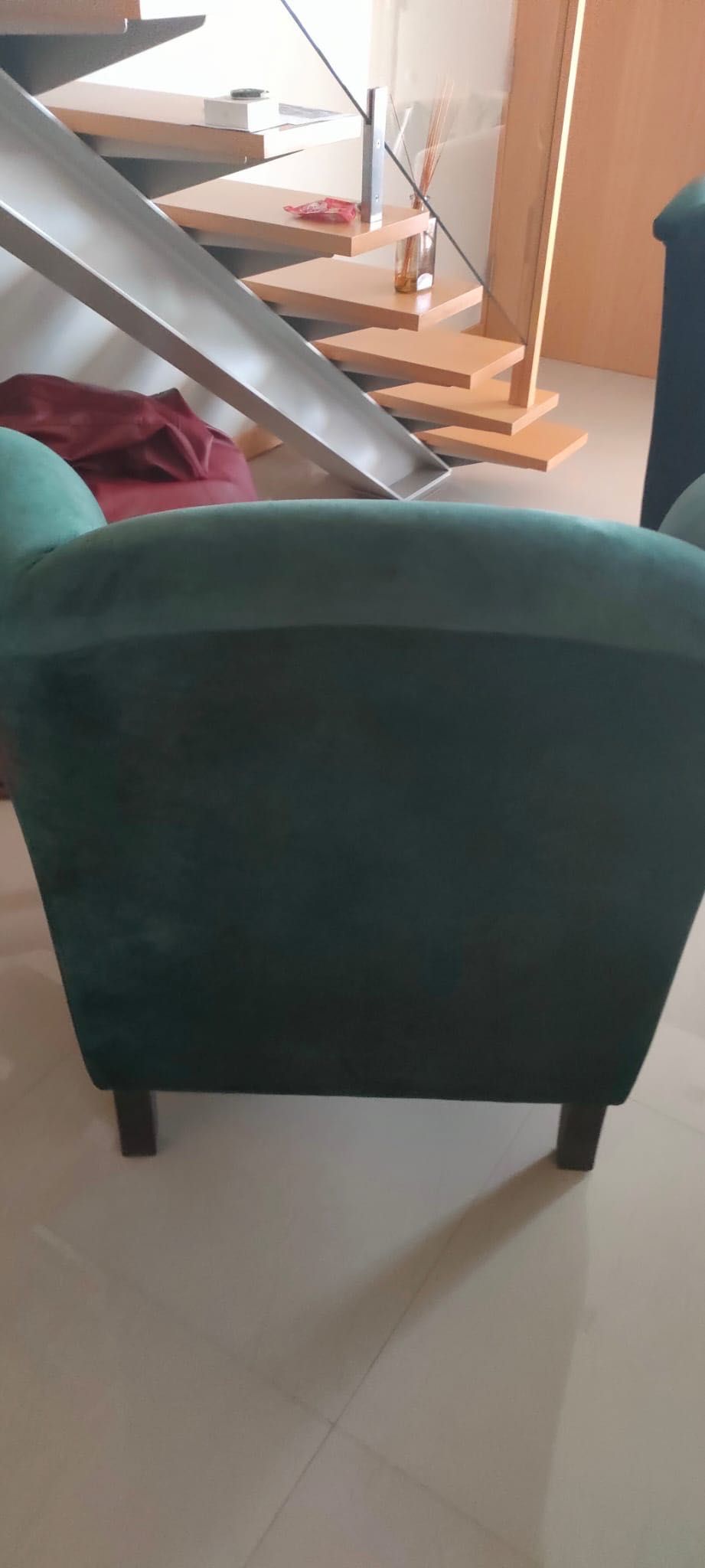 1 Sofás verde em veludo.