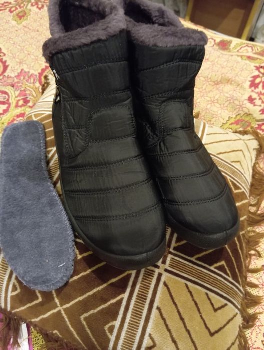 Жіночі теплі ботинки 39-40 розміру.