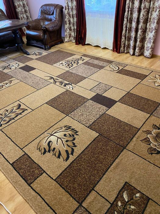 Килим коричневий
