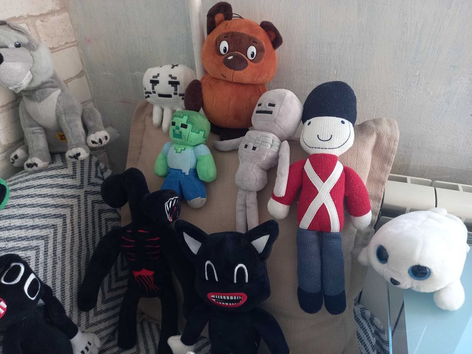 Мягкие игрушки Майнкрафт и ещё кто-то