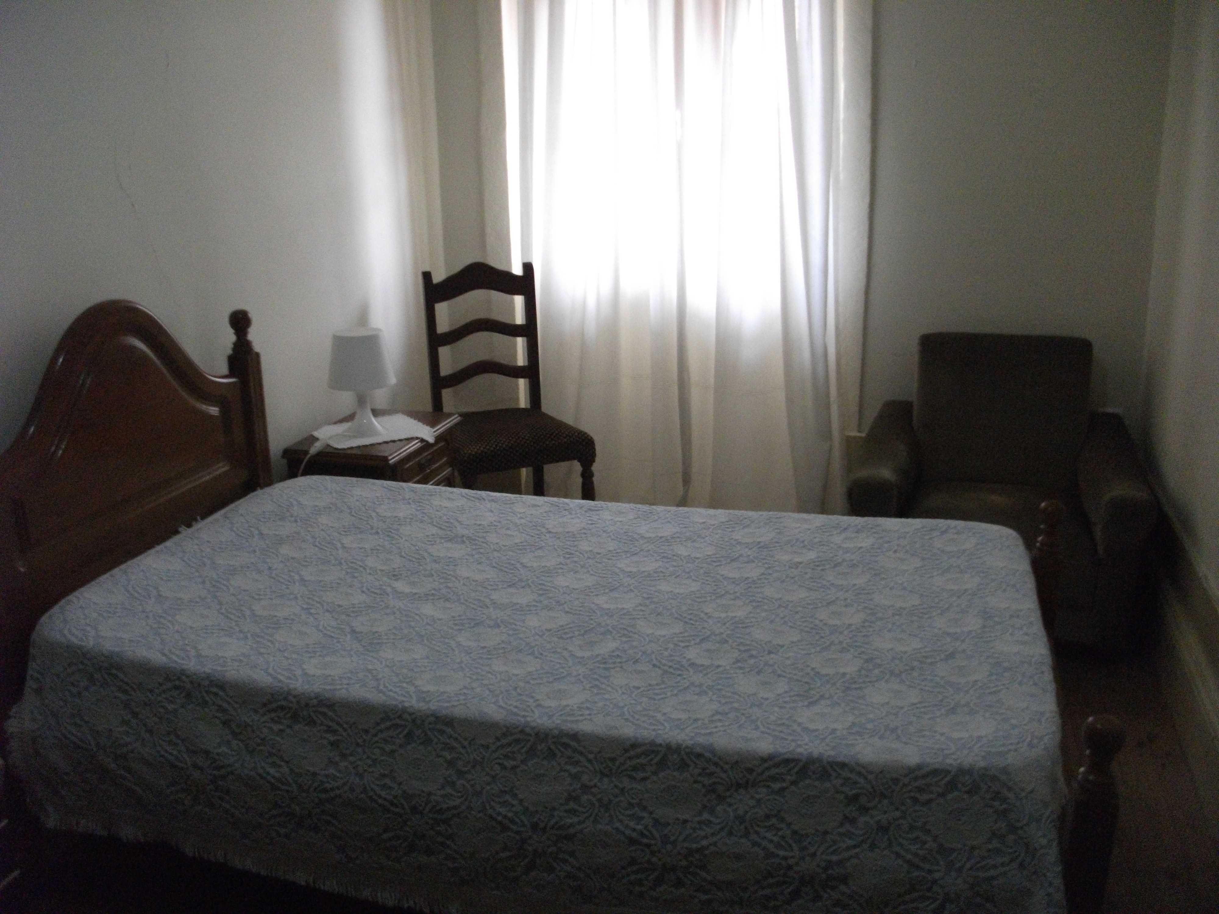 Quarto  espaçoso  a  1  menina  ou 2 meninas   no  CENTRO do Porto