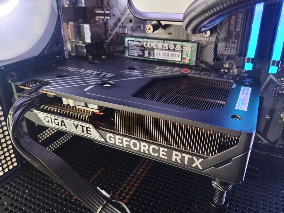 Pc Gamer Ryzen 7 5800X, RTX 5060, 32 GB DDR4 RGB