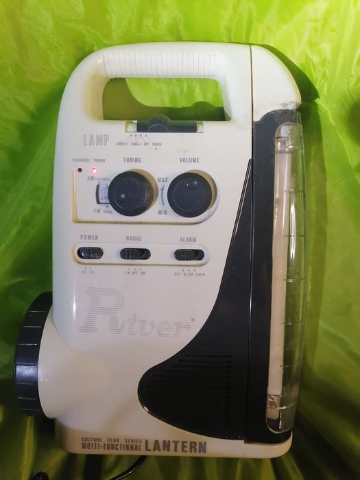 Радиоприемник/фонарик