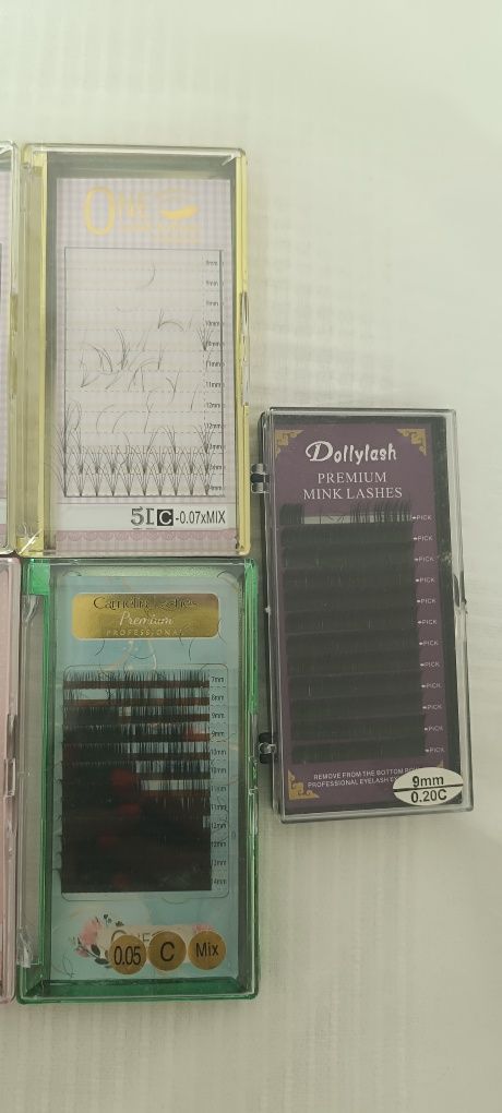 Caixas abertas de pestanas para extensão de pestanas