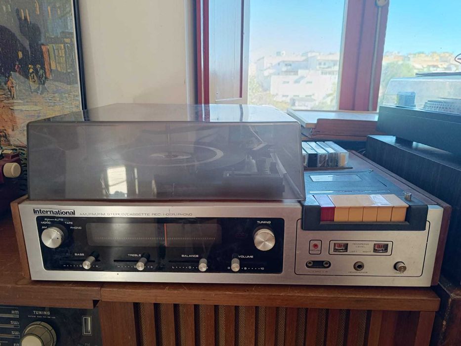 Giradiscos vintage, marca International, totalmente revisto