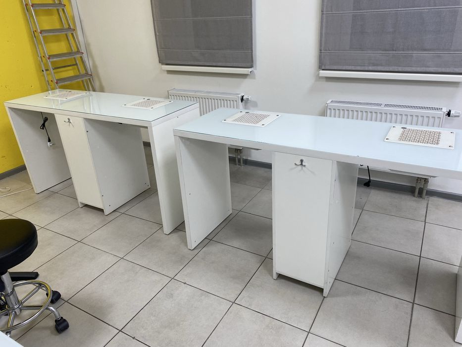 Терміновий продаж столів для манікюру з витяжками TERI