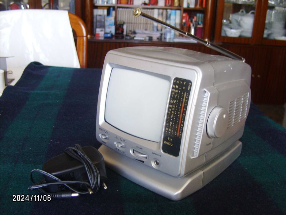 mini televisor com rádio incorporado