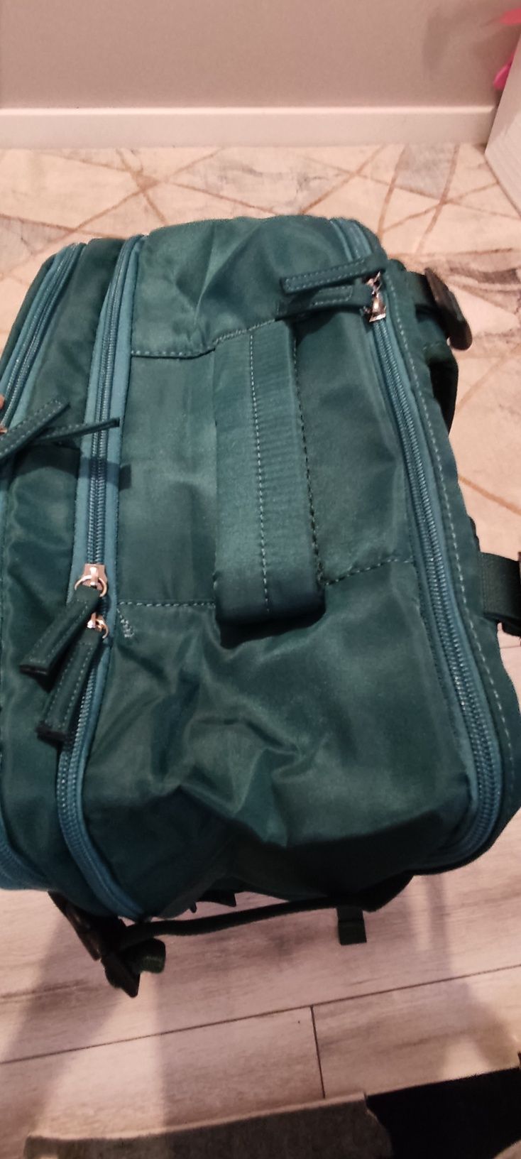 Plecak podróżny kabinowy  torba na laptop do samolotu  z kablem pojemn