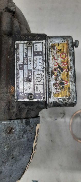 Motor Eléctrico Trifásico -- A-- 2 Cv --- 2800 rpm