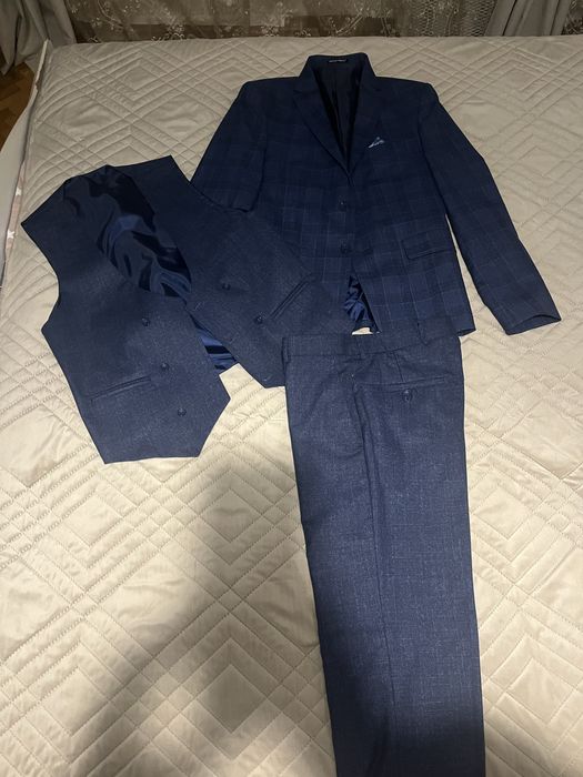Продам класический костюм