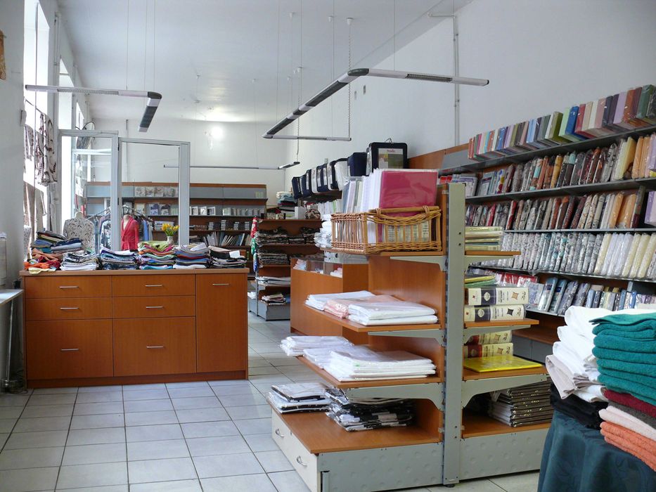 regały/meble do sklepów