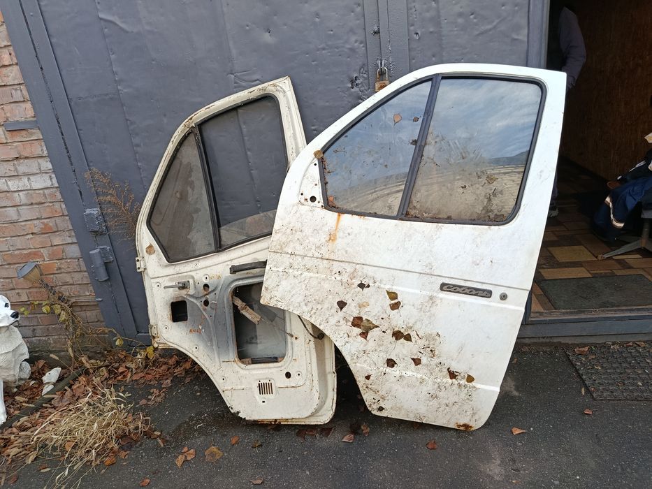 Продам двері до газелі